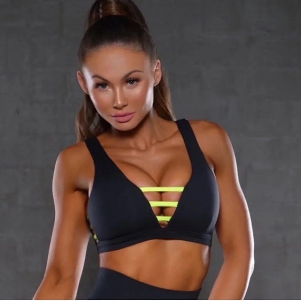 Bombshell Sportswear Vivid Sports Bra, Size
M, Black Neon Yellow, Medium Weight